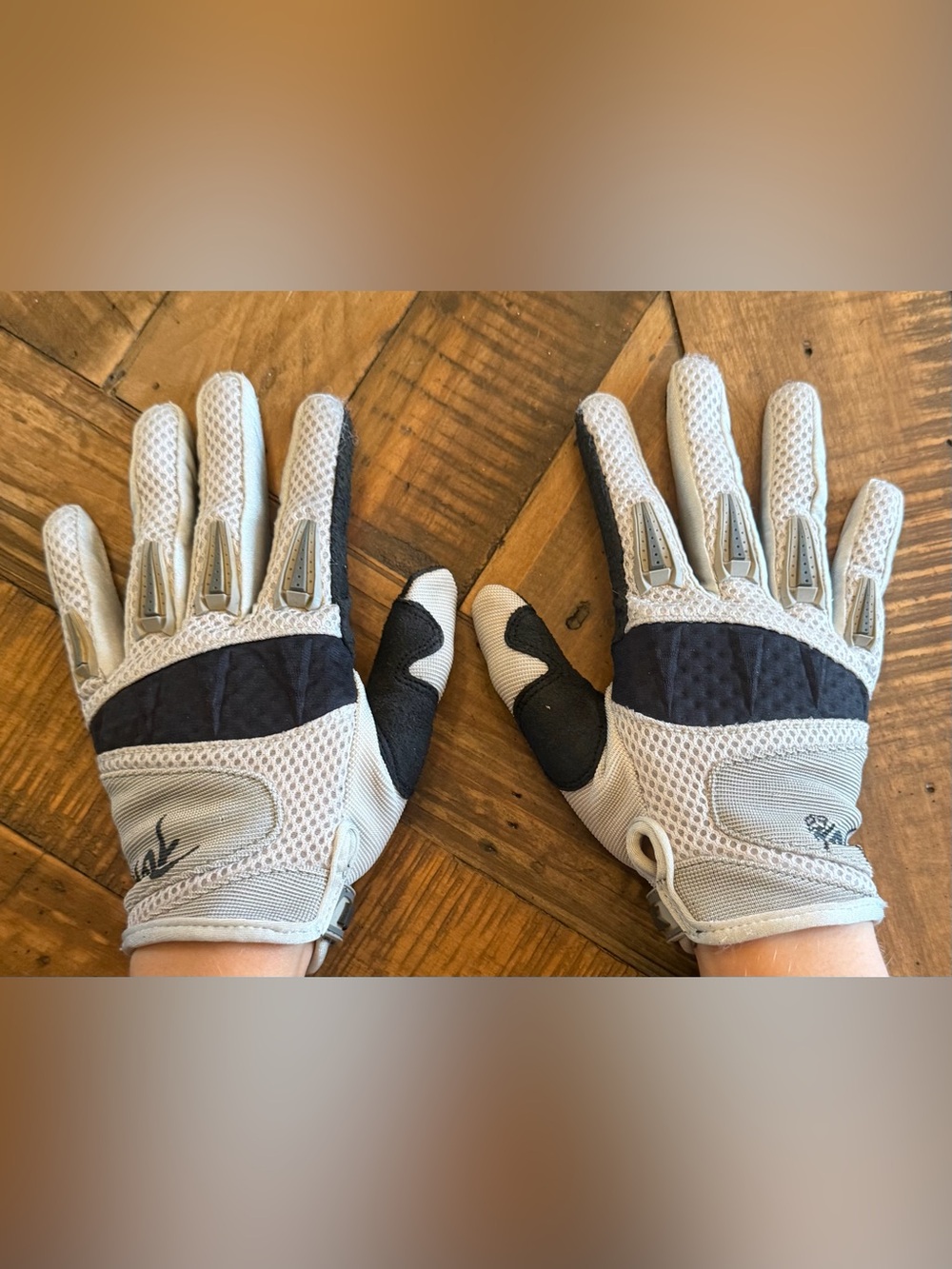 Fox Racing Kids Dirtpaw White and Black Mesh Riding Gloves, Size Medium 9